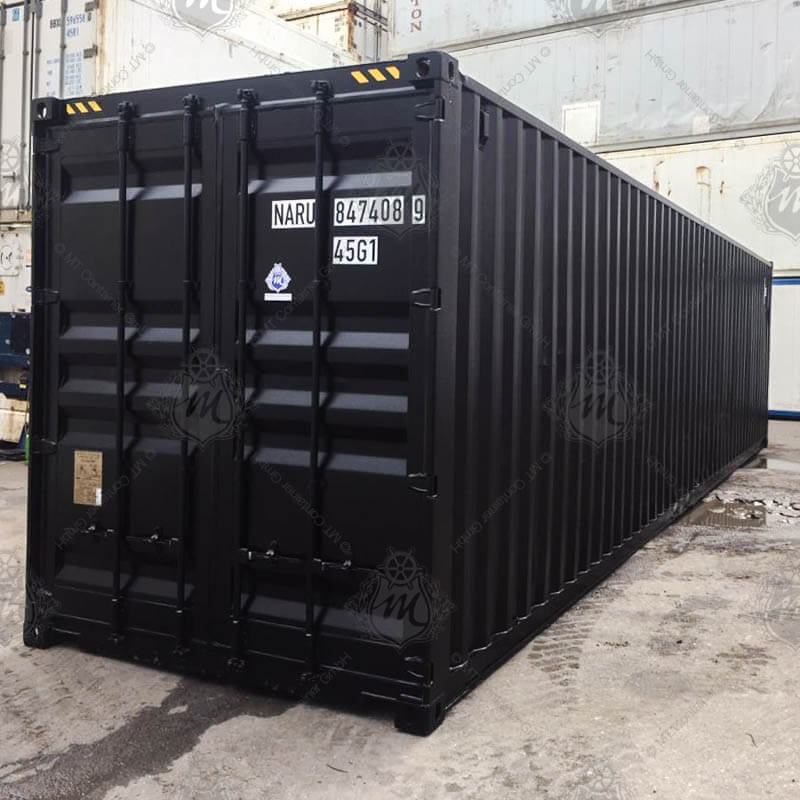 Schwarzer 40-Fuß-Lagercontainer, beschriftet mit NARU 847408-9, stabiler Metallaufbau mit gerippten Seitenwänden und Doppeltüren an der Stirnseite.