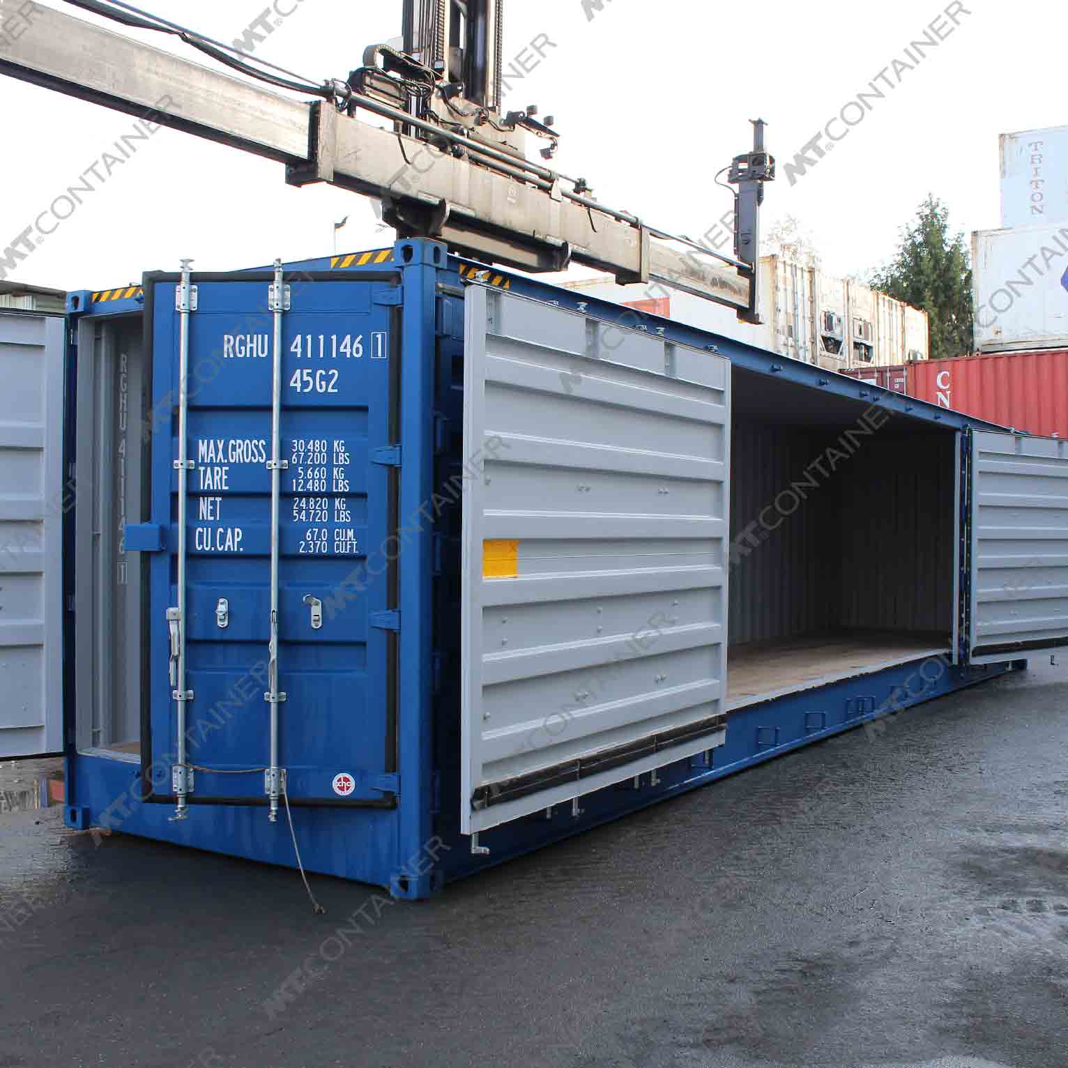 Ein blauer 40-Fuß-Open-Side-Door-Container mit der Kennung RGHU 411146-1 und weißen Schiebetüren auf der Seite.